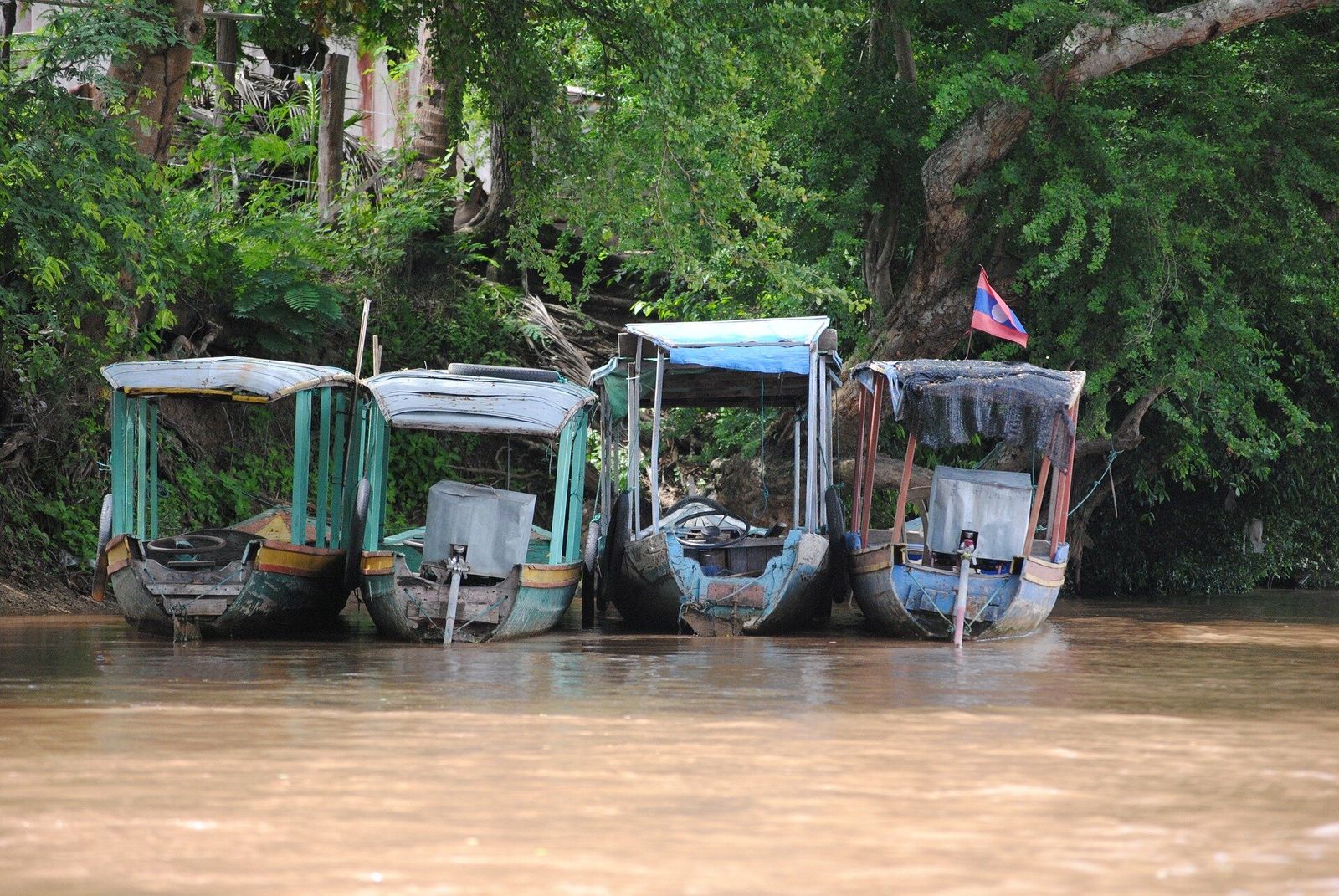 在Laos\n租车